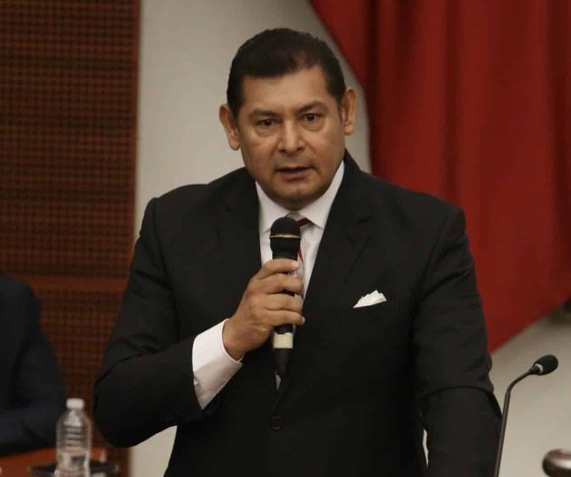Armenta pide al INE despojarse de investidura monárquica 