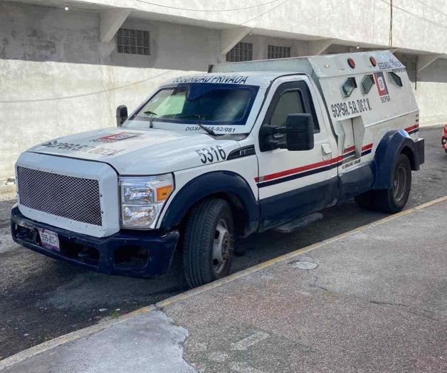 Camión blindado provoca incidente