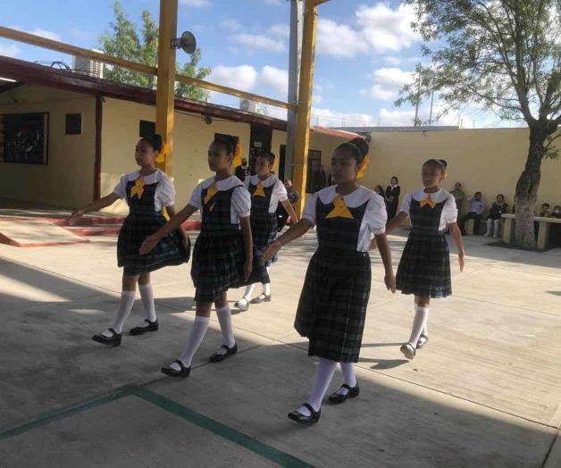 Realizan concurso de las escoltas escolares