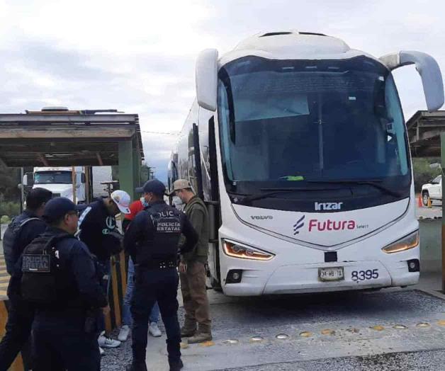 Interceptan a extranjeros ilegales abordo de autobús