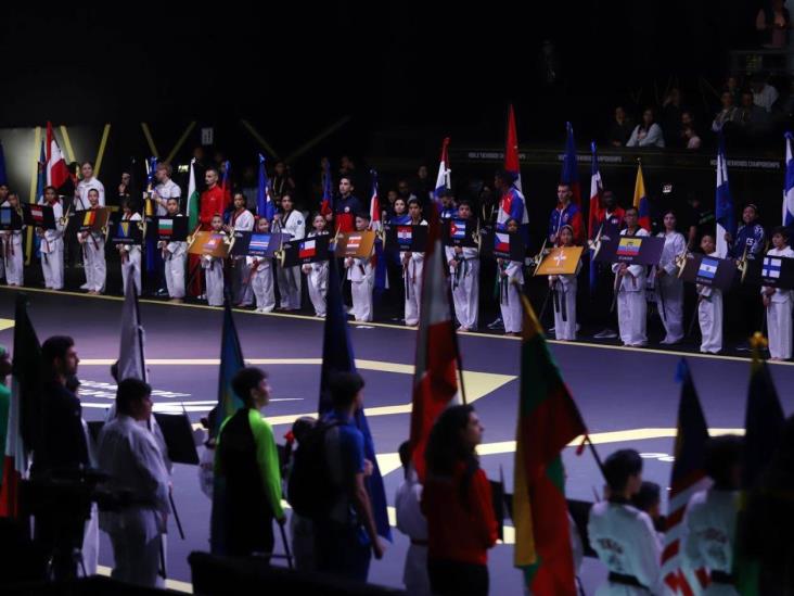 Fiesta multicolor para arrancar el Mundial de TKD Fiesta multicolor para arrancar el Mundial de TKD