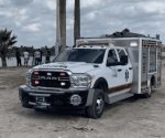 Rescate de dos bañistas por parte de autoridades de Protección Civil y Bomberos, en La Playita, en #reynosa.