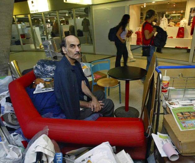 Muere en aeropuerto de París iraní que inspiró La Terminal Muere en aeropuerto de París iraní que inspiró La Terminal