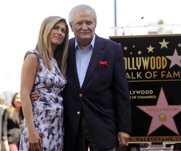 Muere a los 89 años papá de Jennifer Aniston