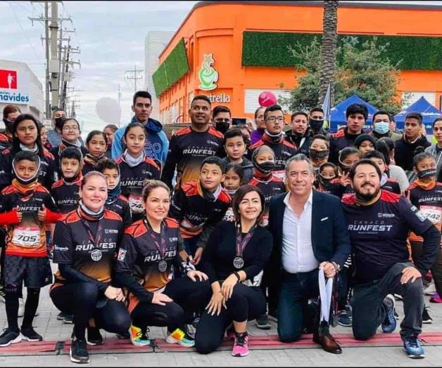 Desafían corredores el clima