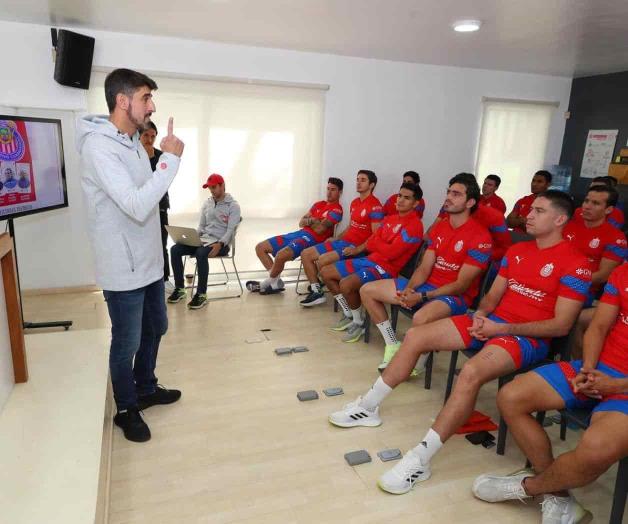 Ya se presentó Veljko Paunovic