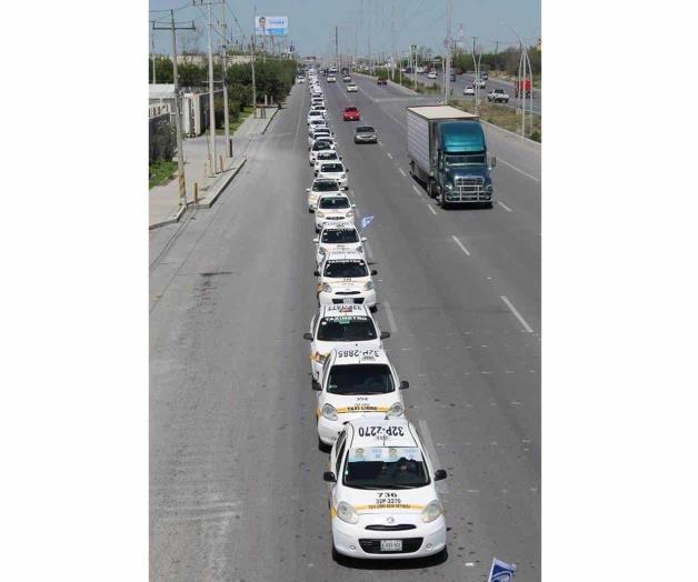 Salen taxistas a las calles para protestar contra Ayuntamiento