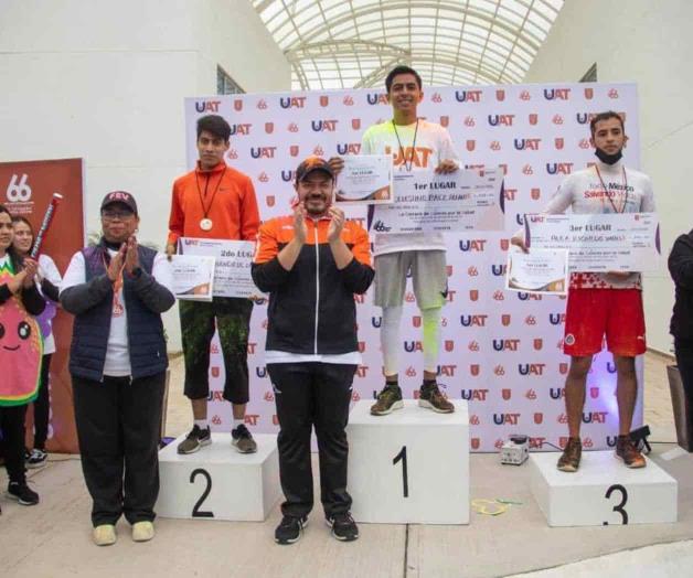 Preside rector Fiesta Deportiva en Enfermería