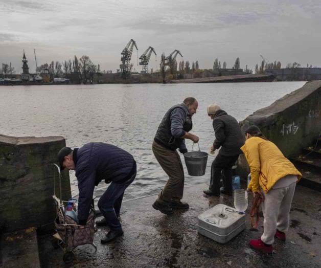 Retos de civiles en Ucrania: Abandonar las zonas liberadas antes del invierno
