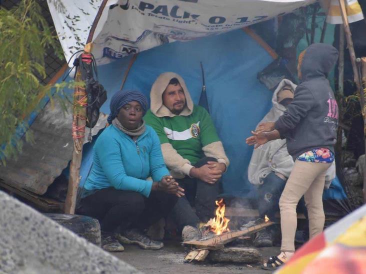 Por ‘miedo’ soportan frío Por ‘miedo’ soportan frío