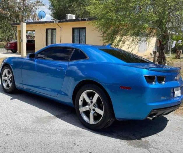 Roban dos carros en una sola noche