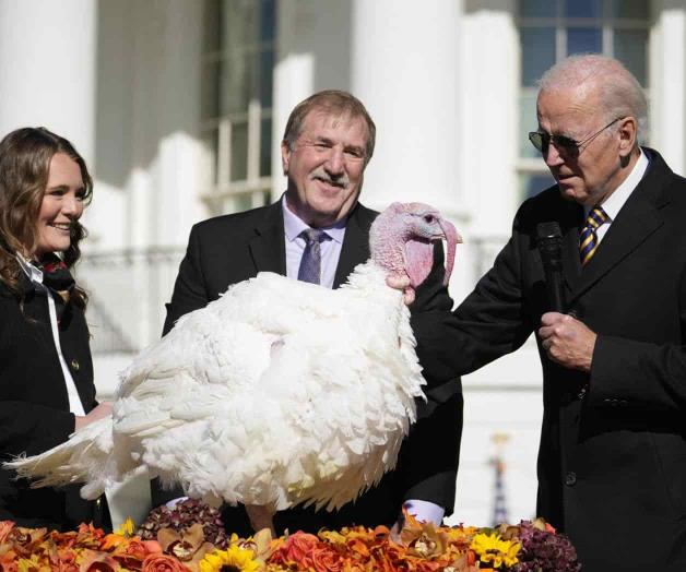 Indulta Biden un par de pavos