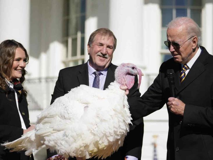 Indulta Biden un par de pavos Indulta Biden un par de pavos