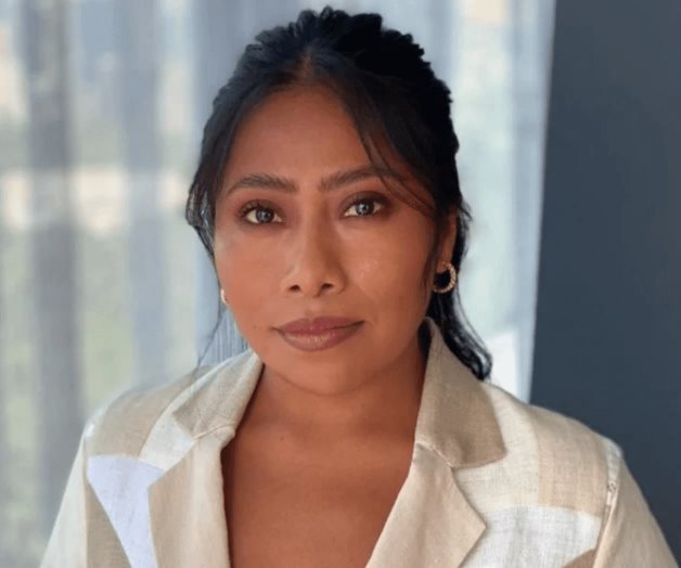 Yalitza Aparicio se diferencia de sus colegas con elegante conjunto