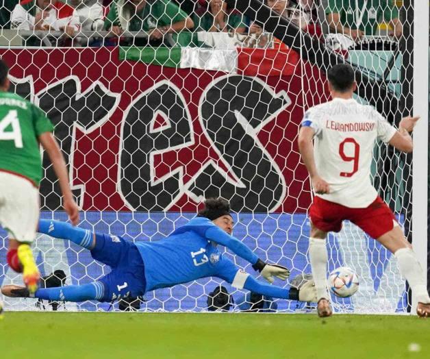 Guillermo Ochoa salva a México y empata ante Polonia