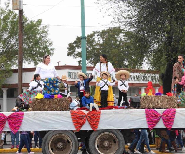 Disfrutan riobravenses de parada revolucionaria