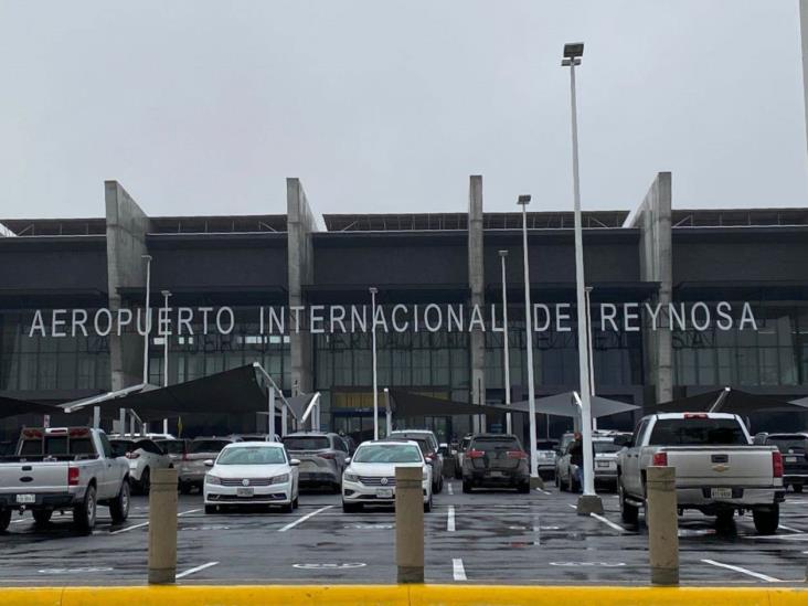 Paraliza niebla el aeropuerto Paraliza niebla el aeropuerto