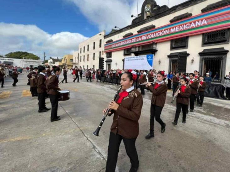 Viven con fervor patrio el desfile Viven con fervor patrio el desfile