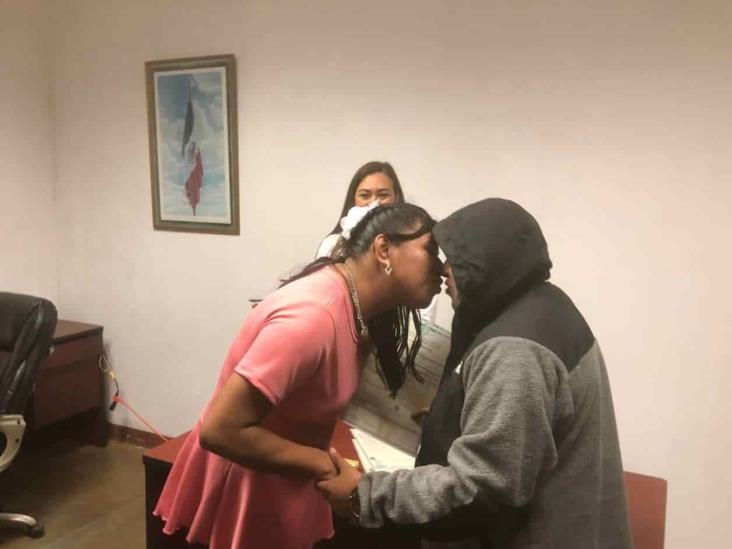 ‘Sellan su amor con un beso…’ ‘Sellan su amor con un beso…’