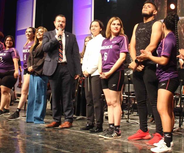 Reconoce el rector a personal de la Facultad de Música