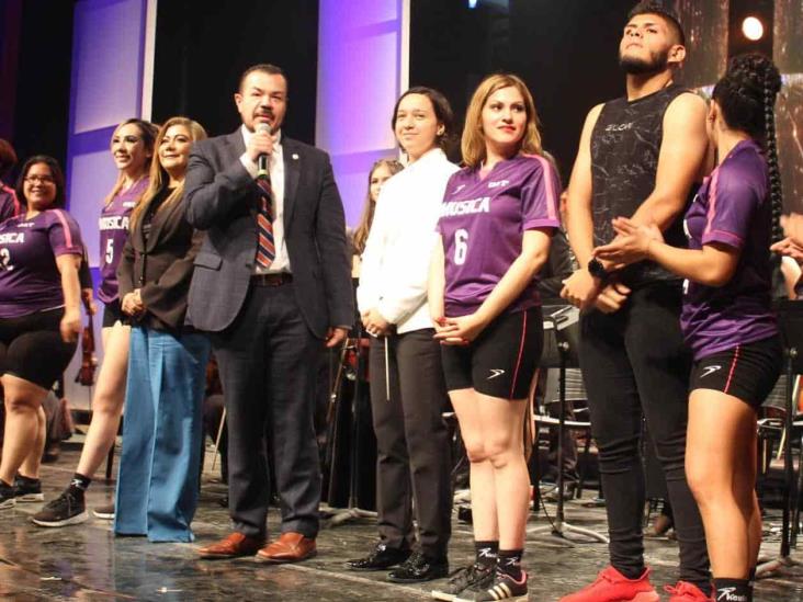 Reconoce el rector a personal de la Facultad de Música Reconoce el rector a personal de la Facultad de Música