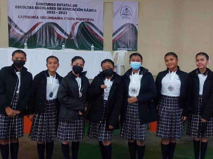 Obtienen segundo lugar en competencia de escoltas Obtienen segundo lugar en competencia de escoltas