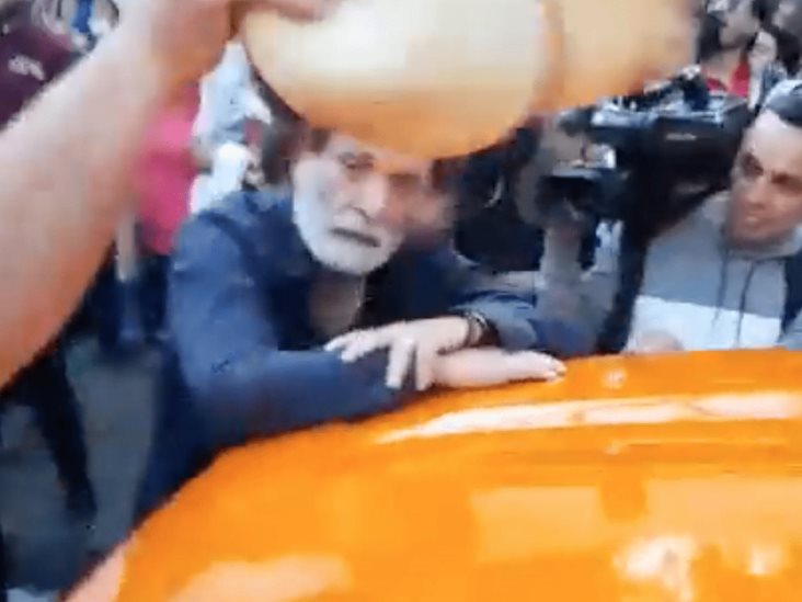 Epigmenio Ibarra se siente mal durante la marcha de AMLO Epigmenio Ibarra se siente mal durante la marcha de AMLO