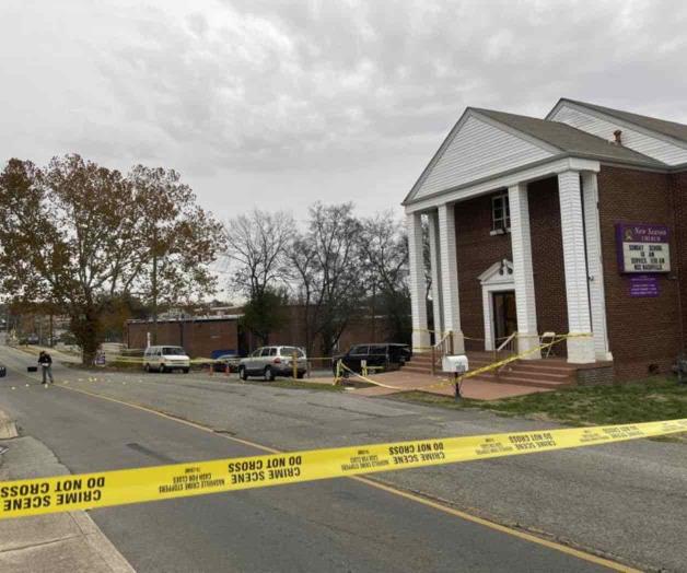 Balacera desde un auto deja dos personas heridas