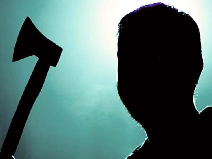 Intenta asesinar a su madre con un hacha Intenta asesinar a su madre con un hacha