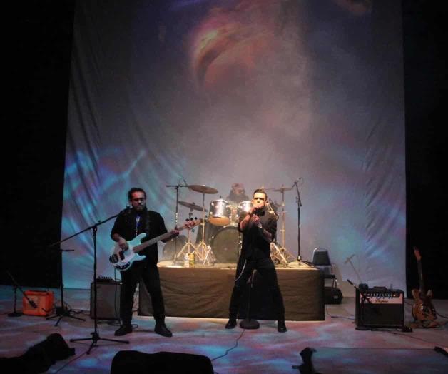 Celebran 20 años cantando