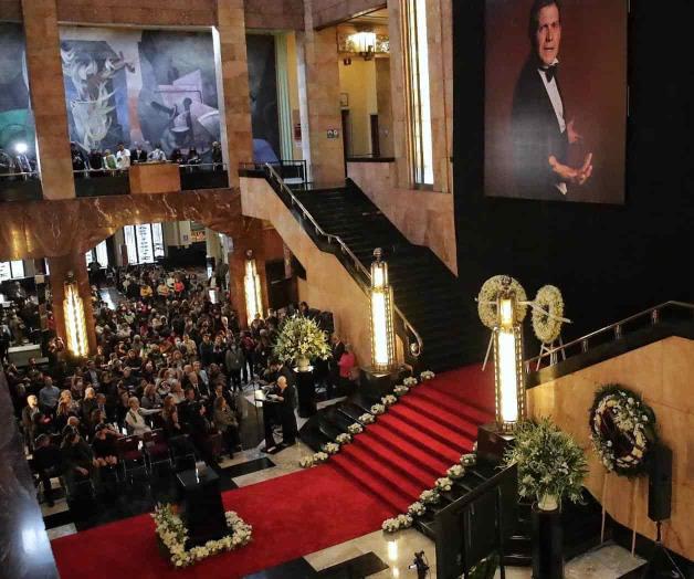 Lo despiden en Bellas Artes Lo despiden en Bellas Artes