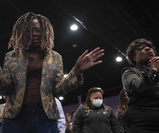 Hacen vigilia por muertos en tiroteo