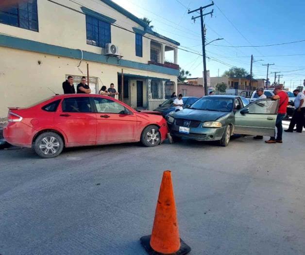 No respeta señalamiento y provoca incidente vial