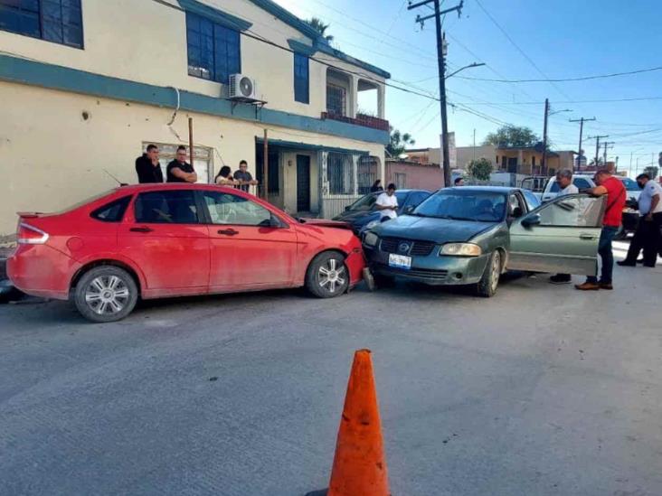 No respeta señalamiento y provoca incidente vial No respeta señalamiento y provoca incidente vial
