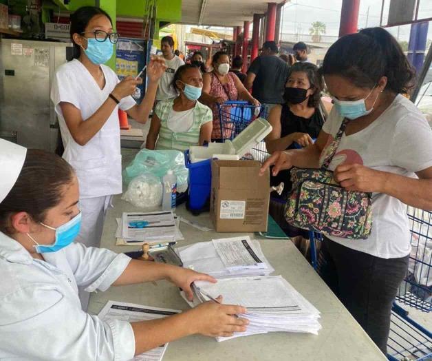 Con dos módulos, atienden vacunación contra Influenza