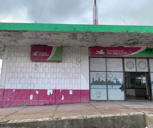 Edificio de correos a punto de colapsarse Edificio de correos a punto de colapsarse