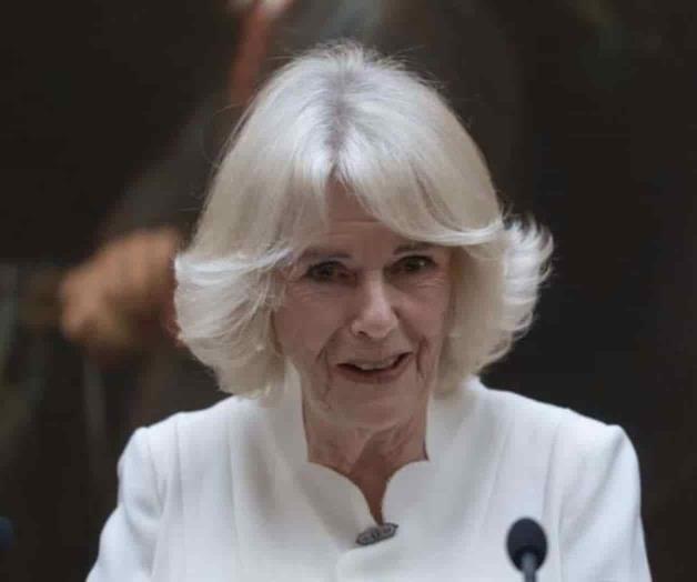 Organiza la Reina Camila plática sobre violencia de género 