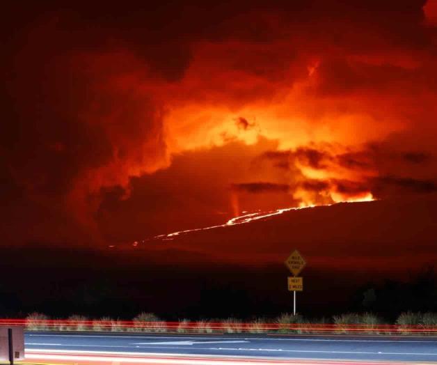 Lava fluye de volcán de Hawai mientras advierten de peligros Lava fluye de volcán de Hawai mientras advierten de peligros