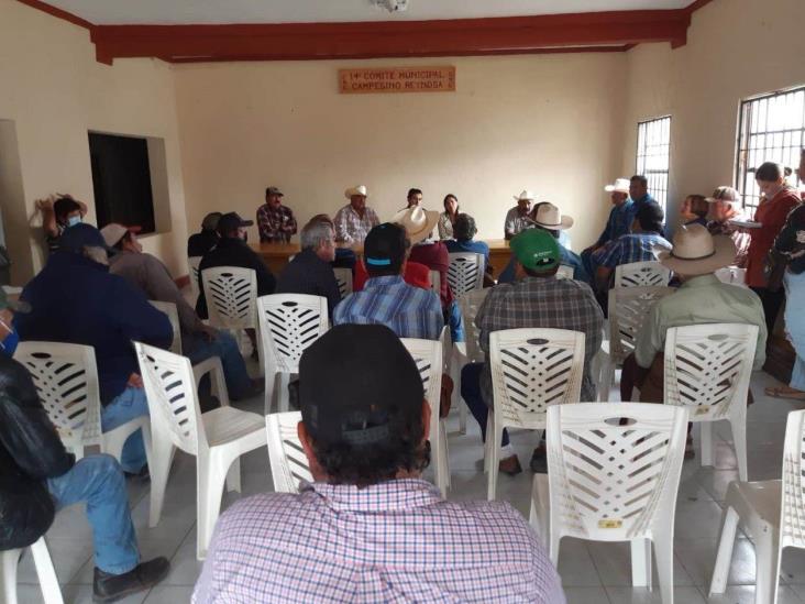Sostienen productores reunión de trabajo Sostienen productores reunión de trabajo