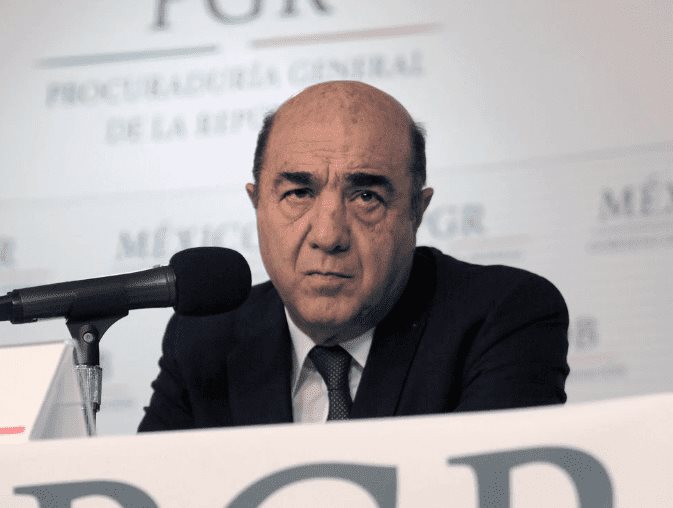 Un juez niega la prisión domiciliaria a Murillo Karam ante el riesgo de fuga