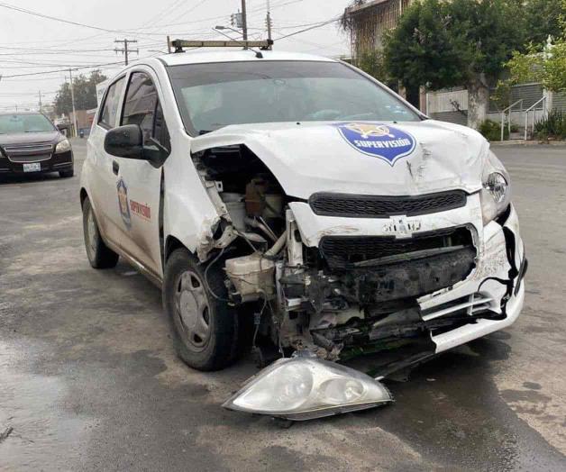 No respeta alto; huye tras choque No respeta alto; huye tras choque