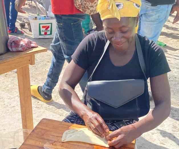 Hace de empanadas su modo de sustento Hace de empanadas su modo de sustento