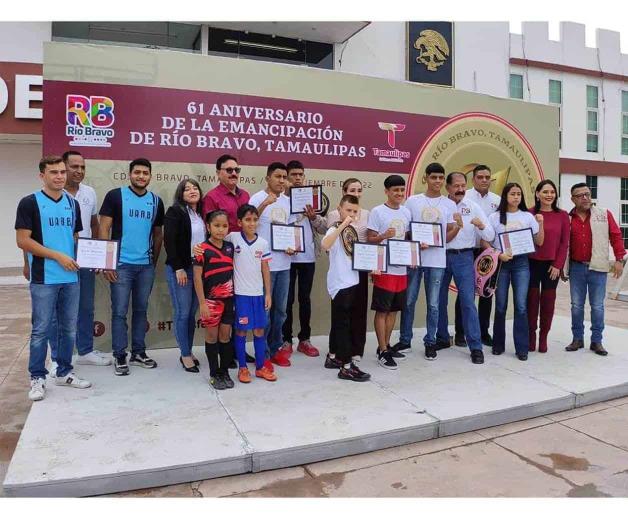 Reconocen a personajes destacados en 61 Aniversario de Río Bravo