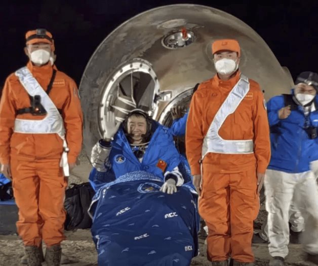 Astronautas chinos regresan a Tierra tras misión en estación Astronautas chinos regresan a Tierra tras misión en estación