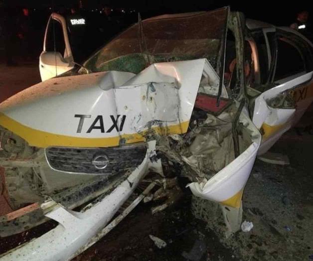 No resiste a lesiones; fallece chofer de taxi que chocó