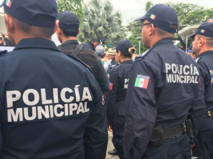 Grupo armado amenaza a policías municipales en Michoacán Grupo armado amenaza a policías municipales en Michoacán