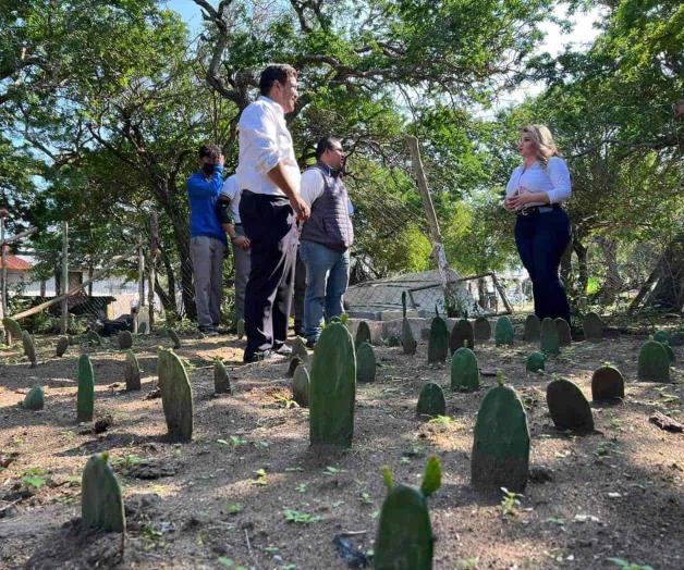 Mantiene alcaldesa apoyo a escuelas