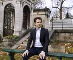 El hombre que vive entre las tumbas del cementerio de Père Lachaise en París