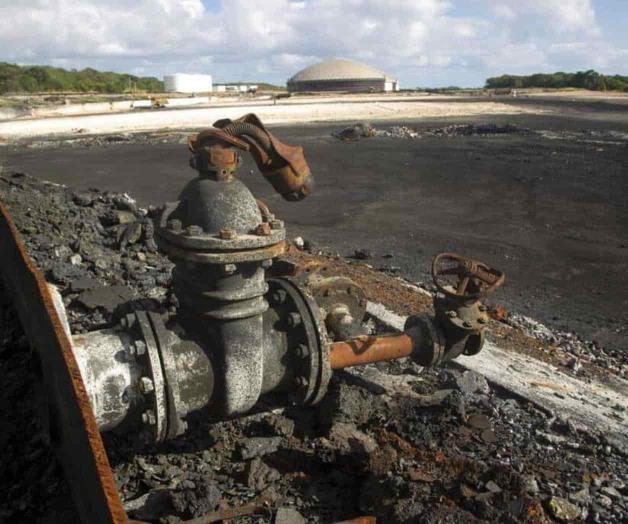 Cuba lucha por recuperar capacidad base de crudo incendiada Cuba lucha por recuperar capacidad base de crudo incendiada