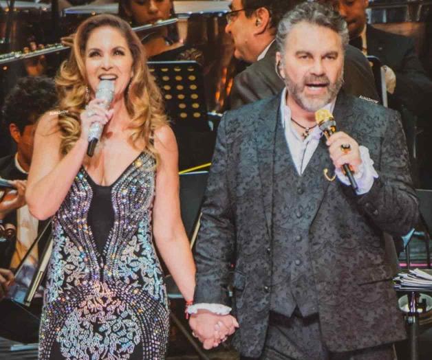 Unidos por dorada Navidad Unidos por dorada Navidad